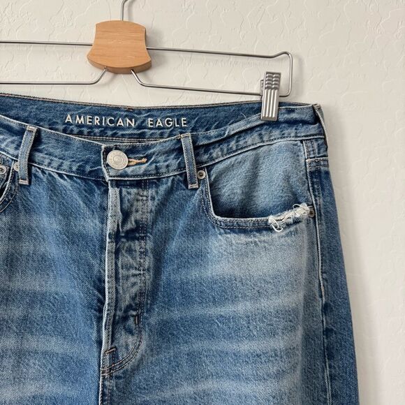 American Eagle 90’s Boyfriend high waisted Distressed Straight Leg Jeans Size 10 - Picture 10 of 13